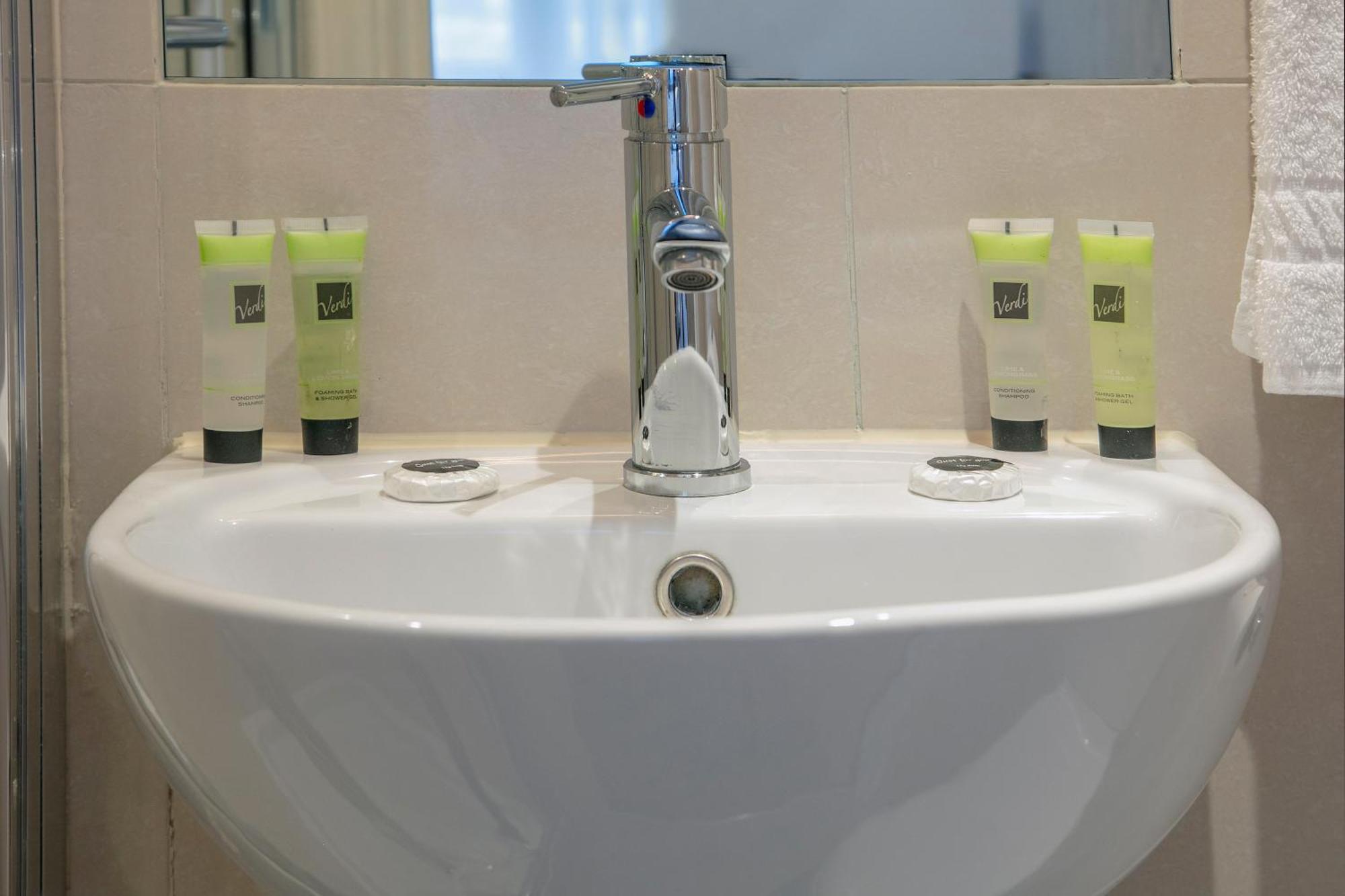 Queensway Hotel, Sure Hotel Collection By Best Western Лондон Екстериор снимка