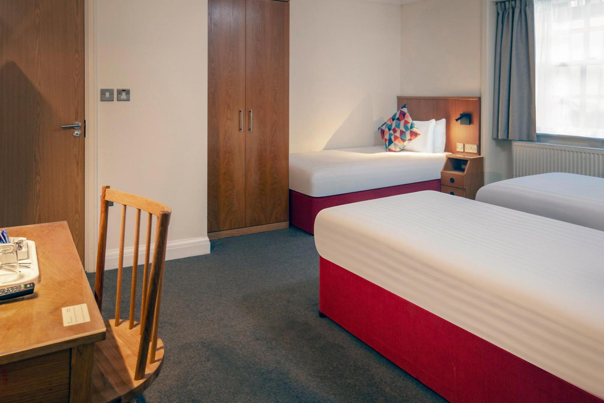 Queensway Hotel, Sure Hotel Collection By Best Western Лондон Стая снимка